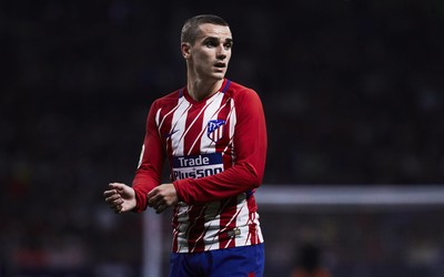 顺发体育播报-佩里西奇球迷高举巨型TIFO