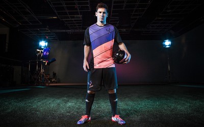 顺发体育焦点-利物浦女足新援首秀即重伤